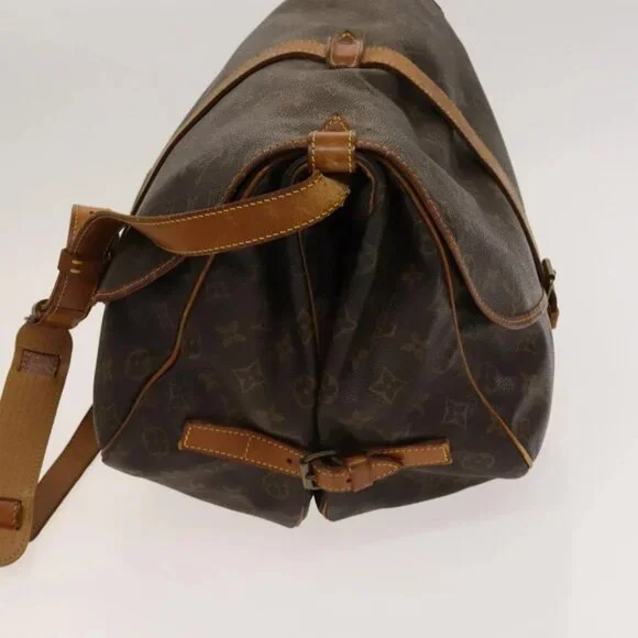 LOUIS VUITTON Monogram Saumur 35 Shoulder Bag M42254 LV Auth 117947